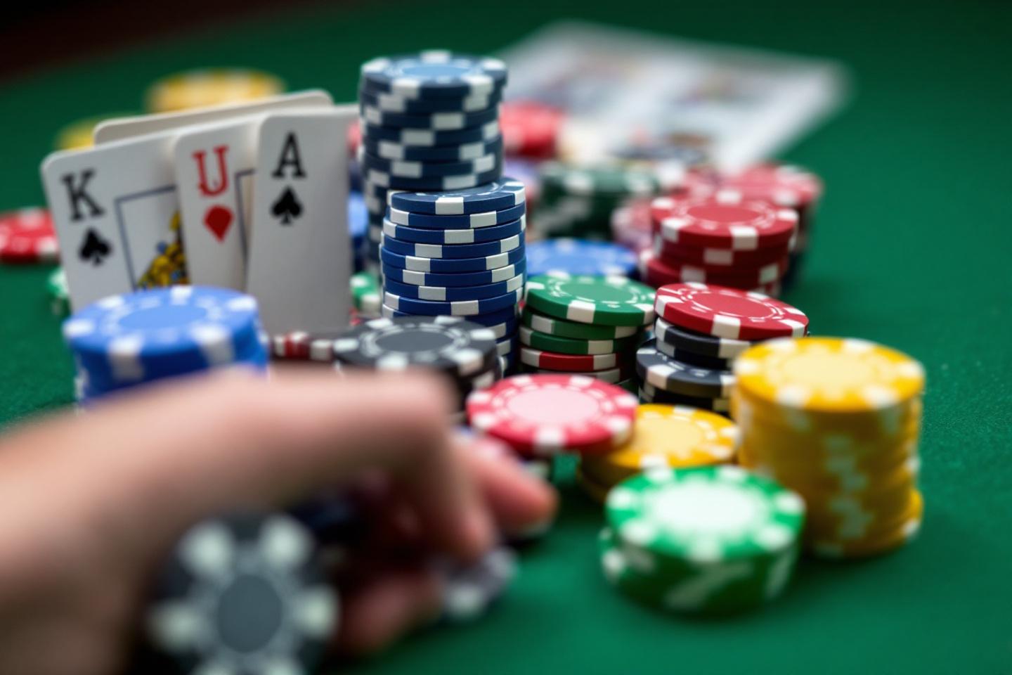 Mobilpoker Sverige - Spela poker på mobilen med de bästa apparna 2024 - Pokerstrategi artikel av Pappa Haj om onlinepoker